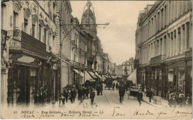 Carte postale ancienne Douai - Rue Bellain à Douai