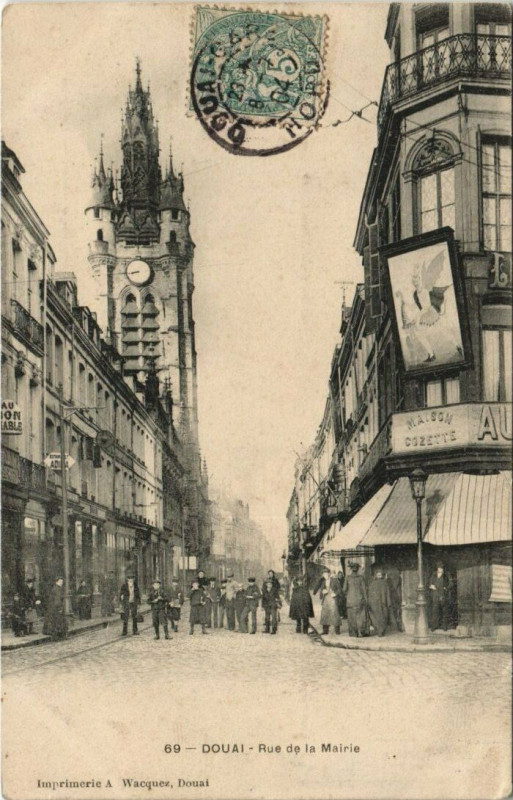 Carte postale ancienne Douai - Rue de la Mairie à Douai