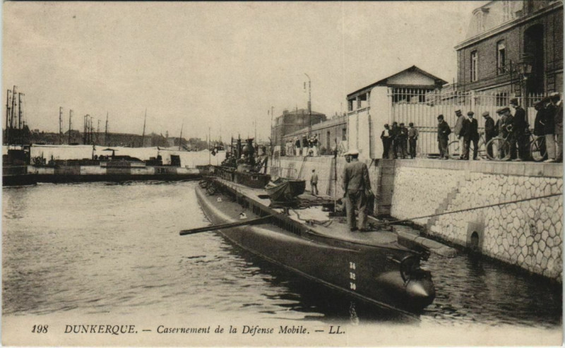 Carte postale ancienne Dunkerque - Casernement de la Defense Mobile à Dunkerque