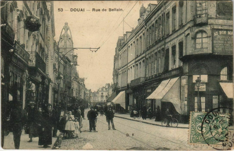 Carte postale ancienne Douai - Rue de Bellain à Douai