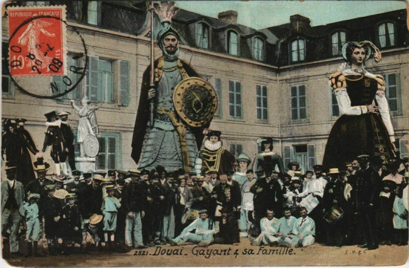 Carte postale ancienne Douai - Gayant 4 sa Famille à Douai