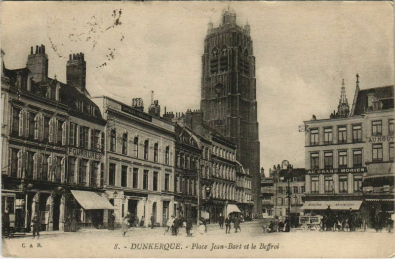 Carte postale ancienne Dunkerque - Place Jean-Bart et le Beffroi à Dunkerque