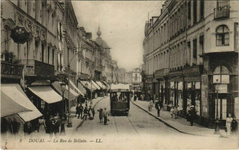 Carte postale ancienne Douai - La Rue de Bellain à Douai