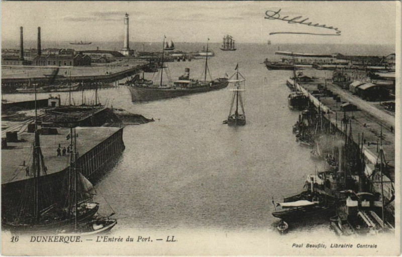 Carte postale ancienne Dunkerque - L'Entrée du Port à Dunkerque