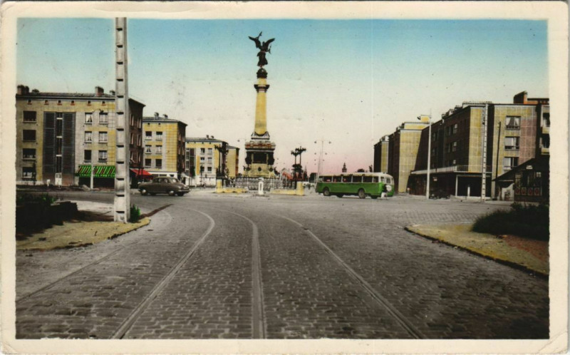 Carte postale ancienne Donkerque - Entrée Boulebard Carnot à Don