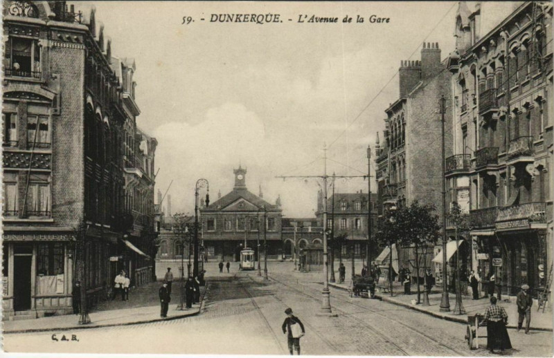 Carte postale ancienne Dunkerque - L'Avenue de la Gare à Dunkerque
