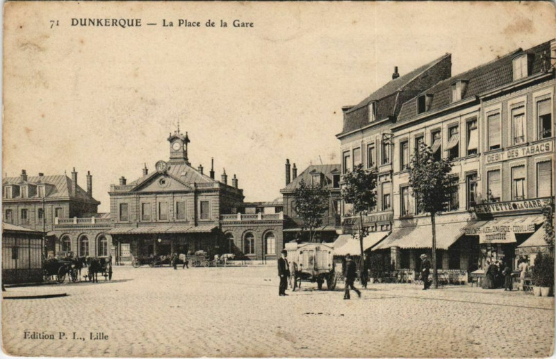 Carte postale ancienne Dunkerque - La Place de la Gare à Dunkerque