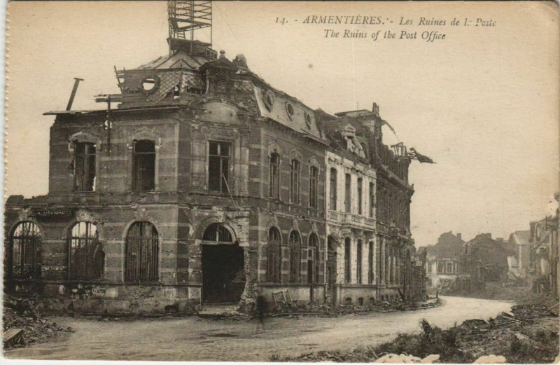 Carte postale ancienne Armentieres - Les Ruines de la Poste à Armentières