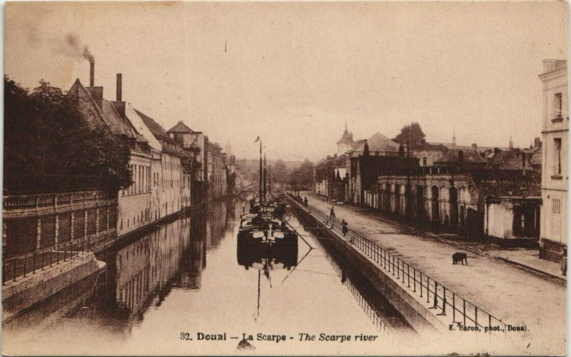 Carte postale ancienne Douai - La Scarpe à Douai