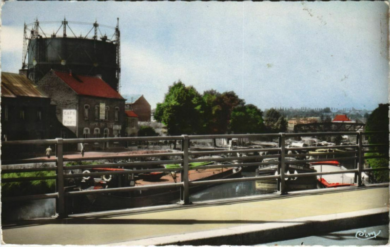 Carte postale ancienne Jeumont - Le Port à Jeumont