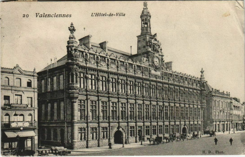 Carte postale ancienne Valenciennes - L'Hotel de Ville à Valenciennes