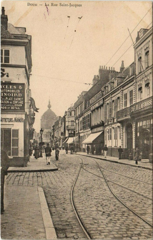 Carte postale ancienne Douai - La Rue Saint-Jacques à Douai