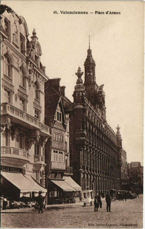 Carte postale ancienne Valenciennes - Place d'Armes à Valenciennes