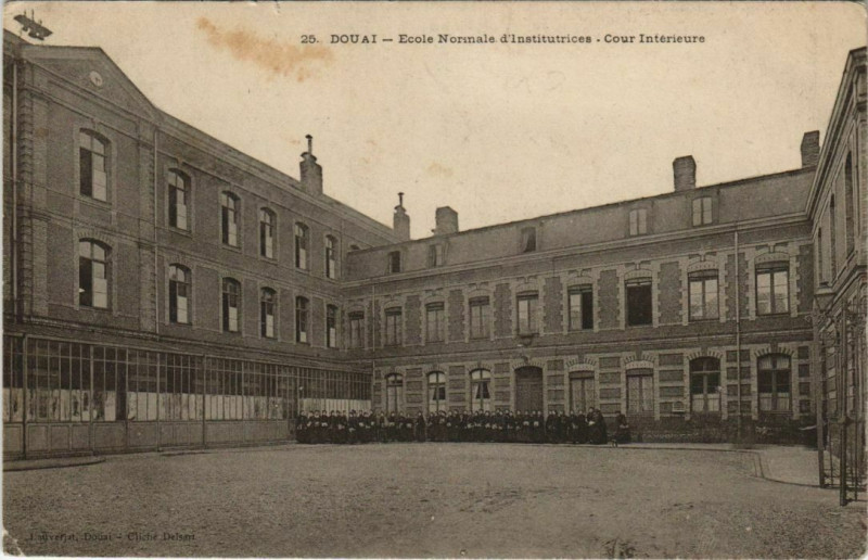 Carte postale ancienne Douai - Ecole Normale d'Institutrices à Douai