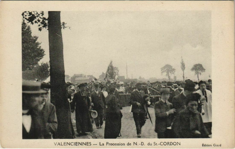 Carte postale ancienne Valenciennes - La Procession à Valenciennes