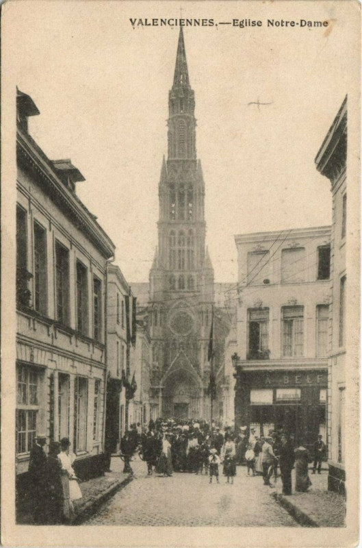 Carte postale ancienne Valenciennes - Eglise N.-D. à Valenciennes