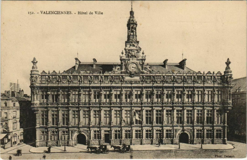 Carte postale ancienne Valenciennes - Hotel de Ville à Valenciennes