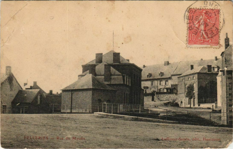 Carte postale ancienne Felleries - Rue du Moulin à Felleries