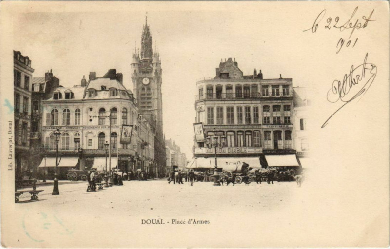 Carte postale ancienne Douai - Place d'Armes à Douai