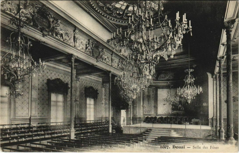 Carte postale ancienne Douai - Salle des Fetes à Douai