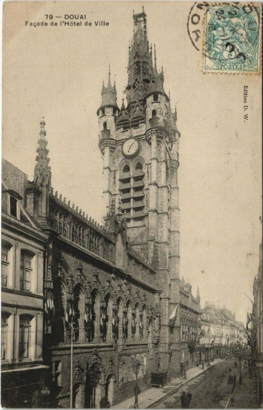 Carte postale ancienne Douai - Facade de l'Hotel de Ville à Douai