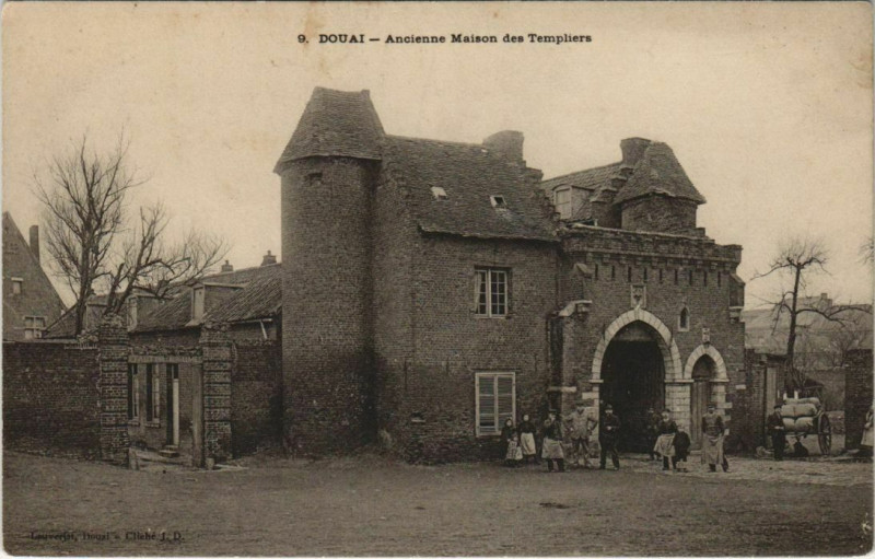 Carte postale ancienne Douai - Ancienne Maison des Templiers à Douai