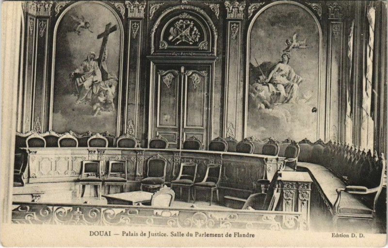 Carte postale ancienne Douai - Palais de Justice à Douai