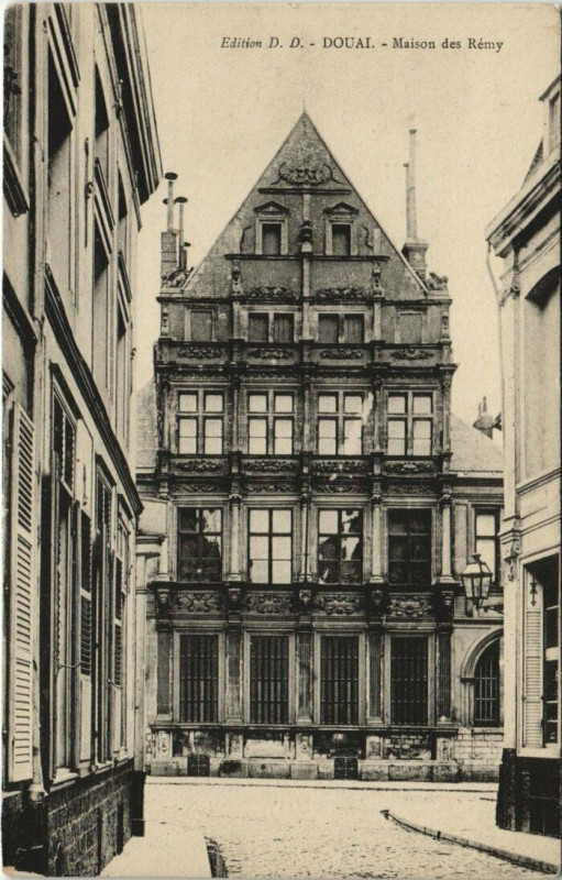 Carte postale ancienne Douai - Maison des Remy à Douai