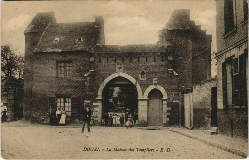 Carte postale ancienne Douai - La Maison des Templiers à Douai