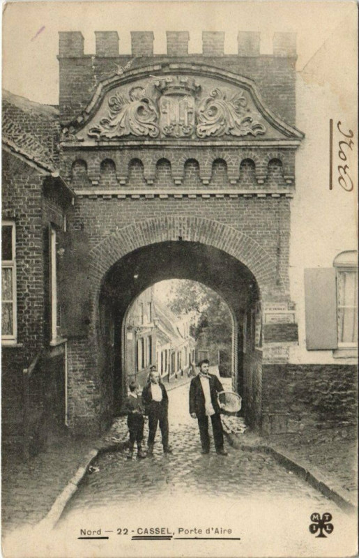 Carte postale ancienne Cassel - Porte d'Aire à Cassel