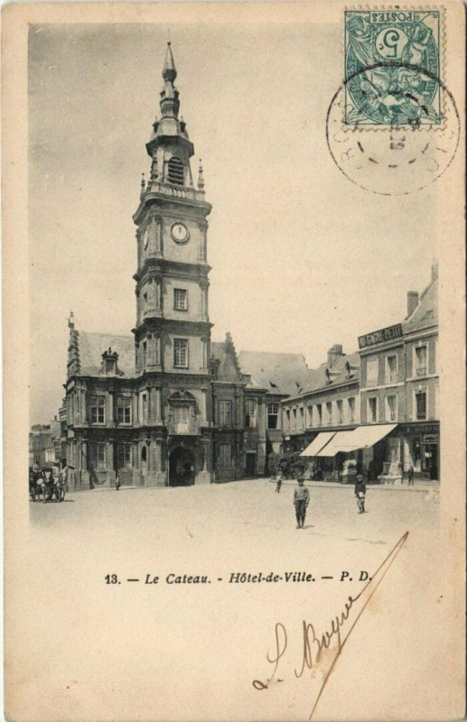 Carte postale ancienne Le Cateau - Hotel de Ville