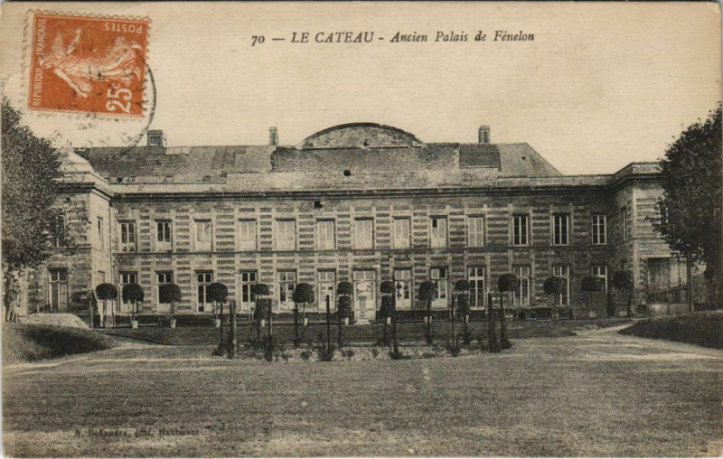 Carte postale ancienne Le Cateau - Ancien Palais de Fenelon