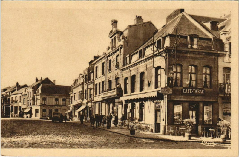 Carte postale ancienne Le Cateau - Place Sadi Carnot