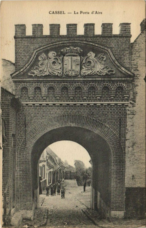 Carte postale ancienne Cassel - La Porte d'Aire à Cassel