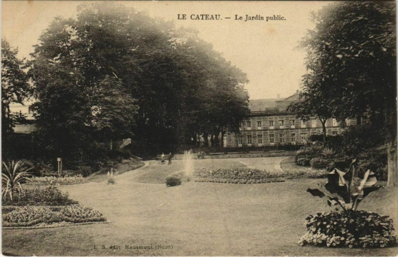 Carte postale ancienne Le Cateau - Le Jardin Public