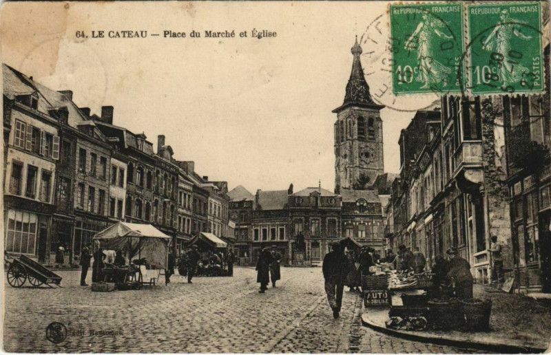 Carte postale ancienne Le Cateau - Place du Marche et Eglise