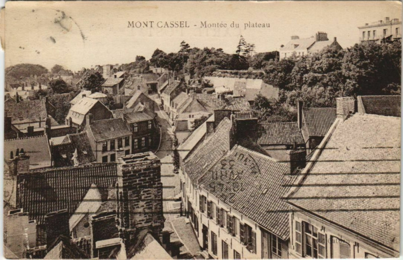 Carte postale ancienne Mont-Cassel - Montée du plateau à Cassel