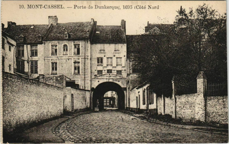 Carte postale ancienne Mont-Cassel - Porte de Dunkerque à Dunkerque
