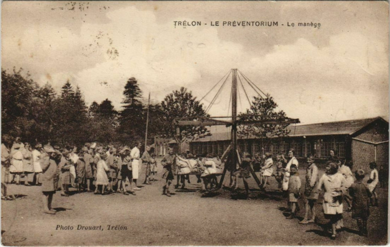 Carte postale ancienne Trelon - Le Preventorium à Trélon