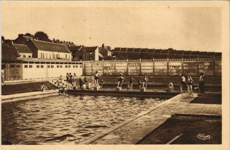 Carte postale ancienne Le Cateau - Piscine Municipale