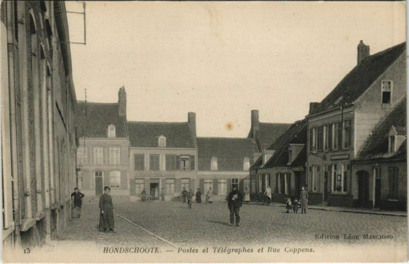 Carte postale ancienne Hondschoote - Postes et Telegraphe et Rue Coppens à Hondschoote