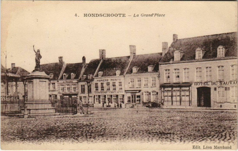 Carte postale ancienne Hondschoote - La Grand Place à Hondschoote