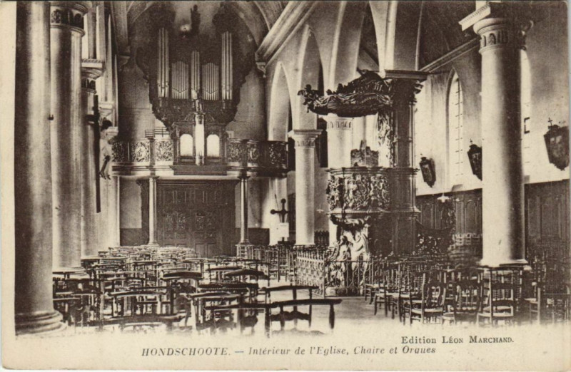 Carte postale ancienne Hondschoote - Interieur de l'Eglise à Hondschoote