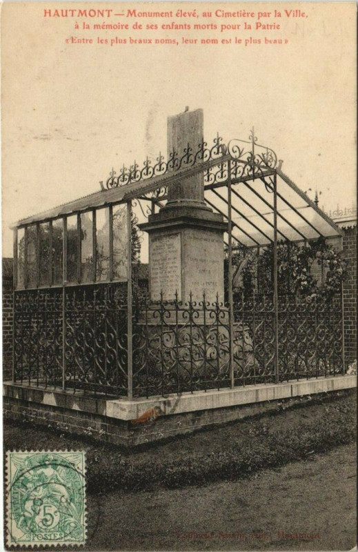 Carte postale ancienne Hautmont - Monument eleve à Hautmont