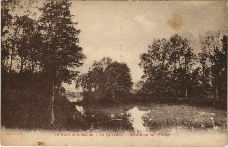 Carte postale ancienne Le Quesnoy - Panorama de l'Etang au Quesnoy