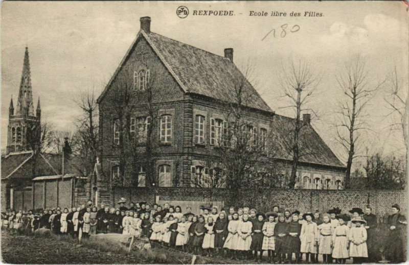 Carte postale ancienne Rexpoede - Ecole libre des Filles à Rexpoëde