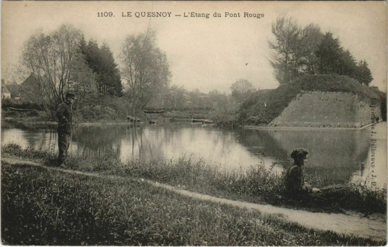 Carte postale ancienne Le Quesnoy - L'Etang du Pont Rouge au Quesnoy