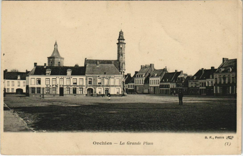 Carte postale ancienne Orchies - La Grande Place à Orchies