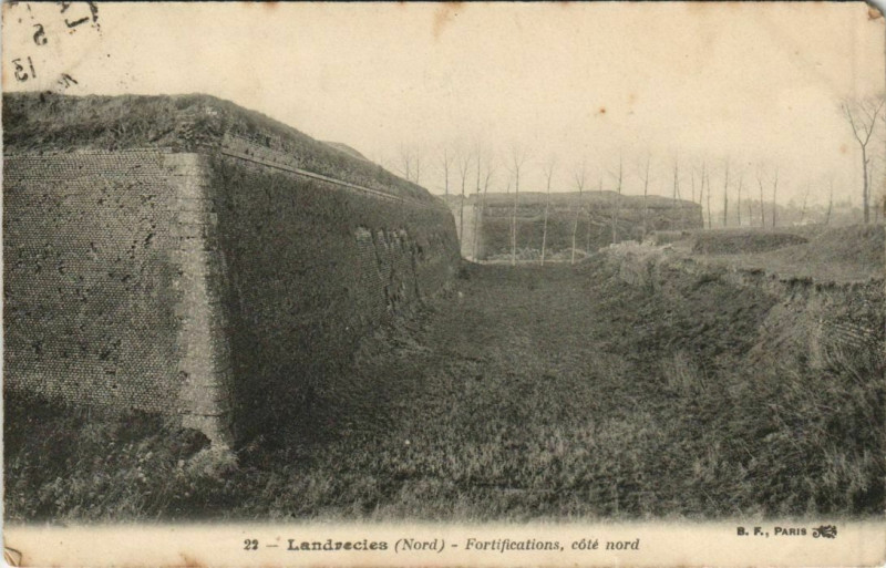 Carte postale ancienne Landrecies - Fortifications à Landrecies