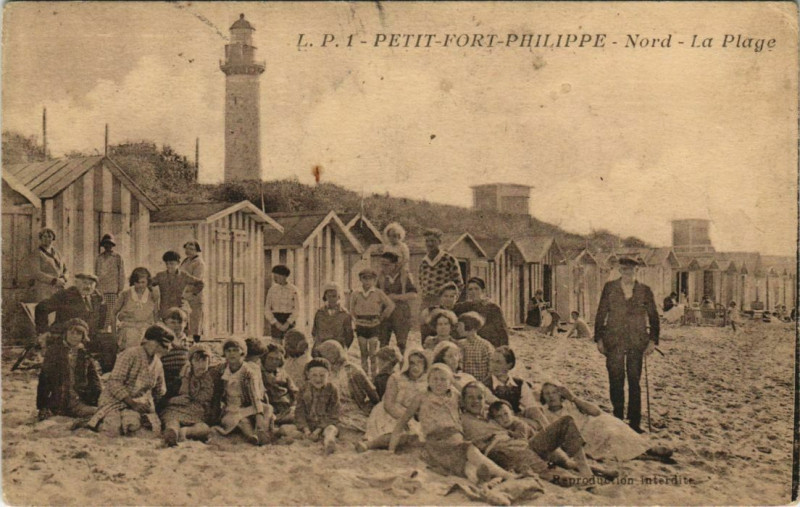 Carte postale ancienne Petite Fort Philippe - Nord - La Plage